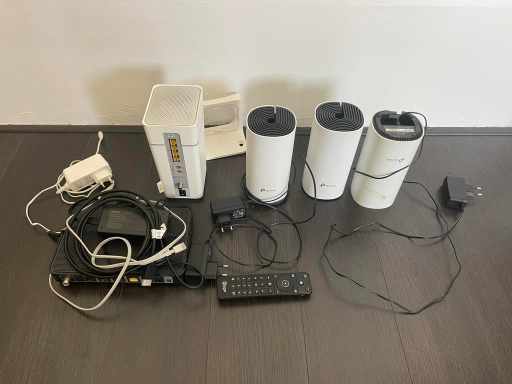Complete Ziggo set met wifi versterkers en modem, Ophalen of Verzenden, Zo goed als nieuw