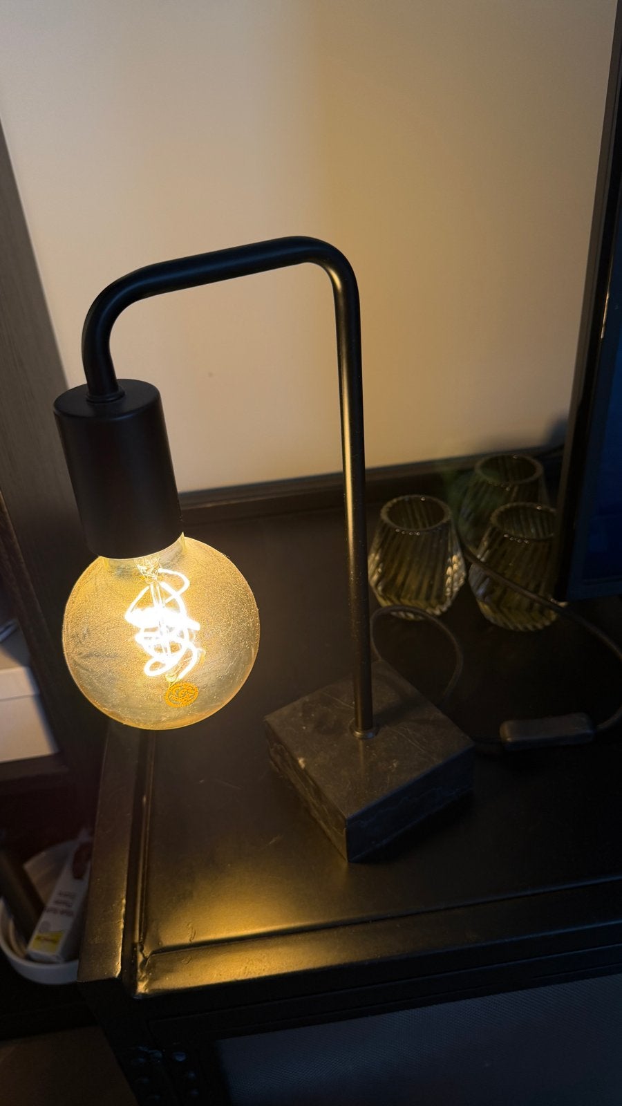 Moderne tafellamp met Edison gloeilamp, Huis en Inrichting, Metaal, Modern, E27 (groot), Ophalen of Verzenden