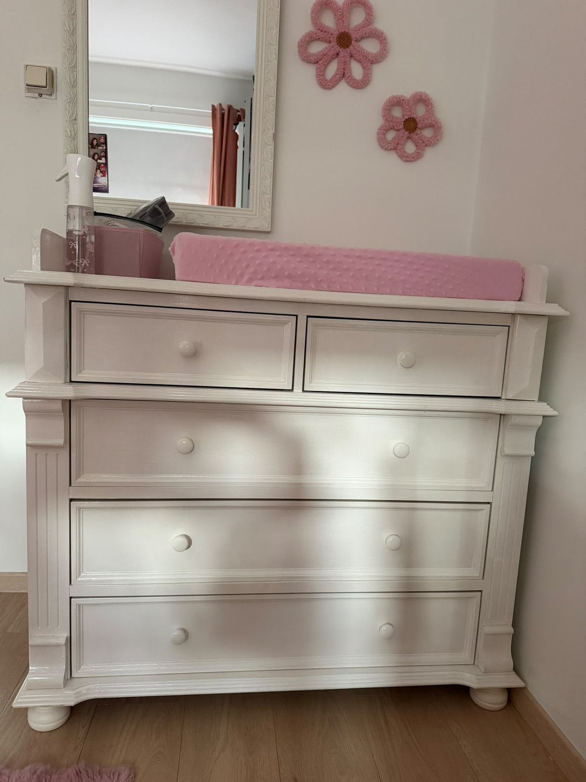For sale: a chest of drawers and a child's bed, Kinderen en Baby's, 50 tot 70 cm, 105 cm of meer, Ophalen of Verzenden, 100 cm of meer