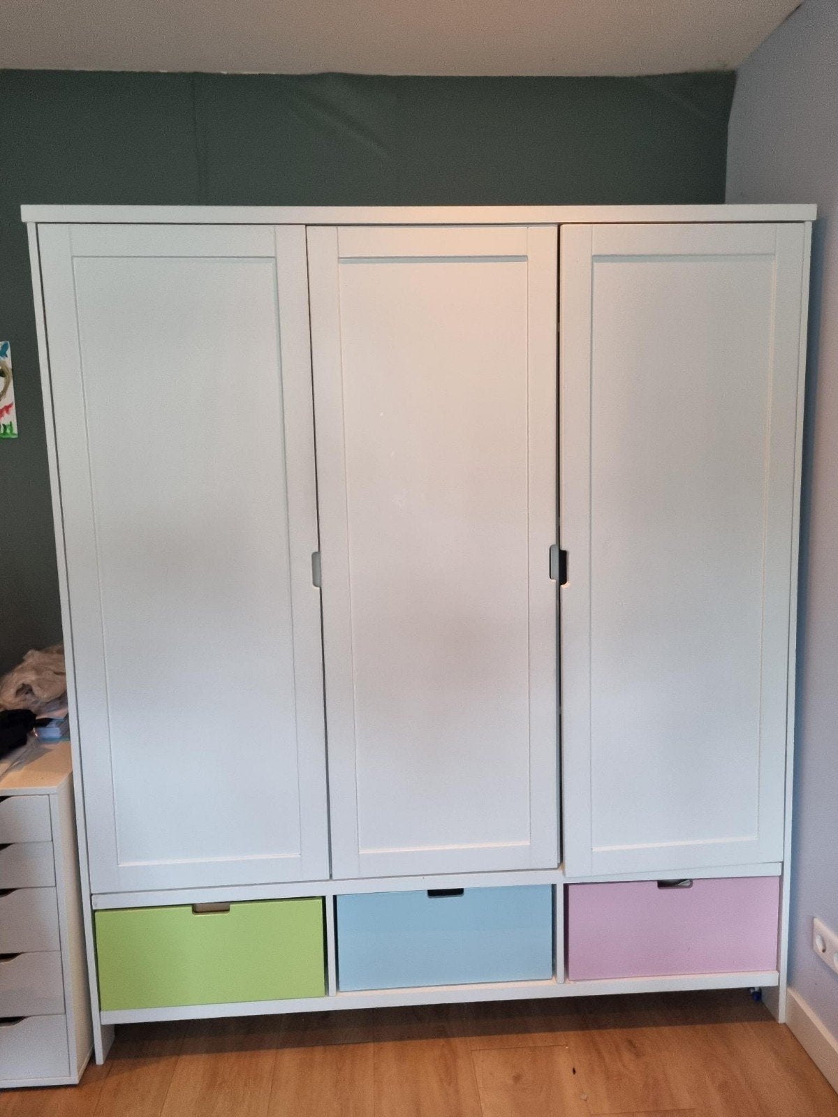 Leuke (kleding)kast met gekleurde lades, Ophalen, Gebruikt, 50 tot 70 cm, 105 cm of meer