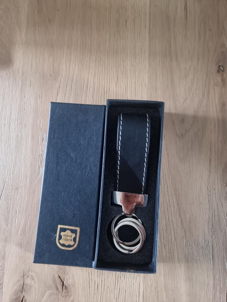 Zwarte sleutelhanger van echt leer, Ophalen of Verzenden, Nieuw, Merk