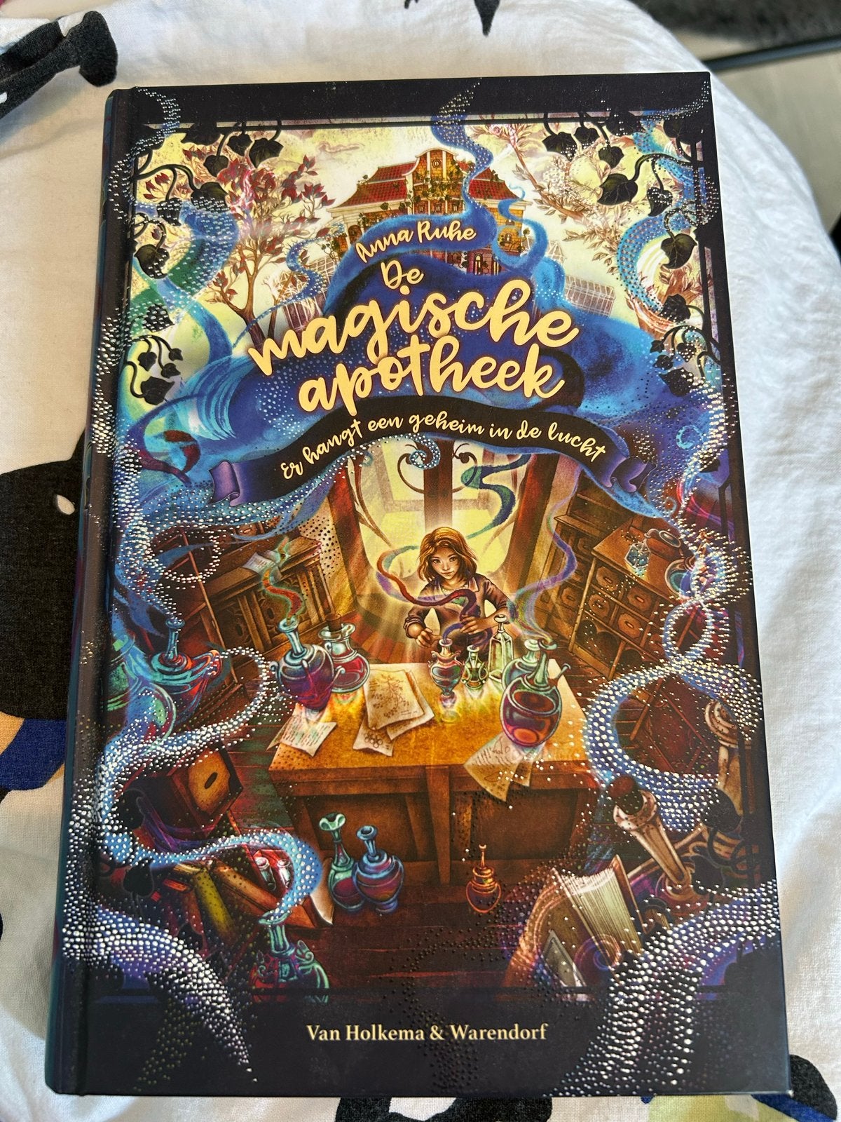De Magische Apotheek - Er hangt een geheim in de lucht, Ophalen of Verzenden, Zo goed als nieuw, Fictie