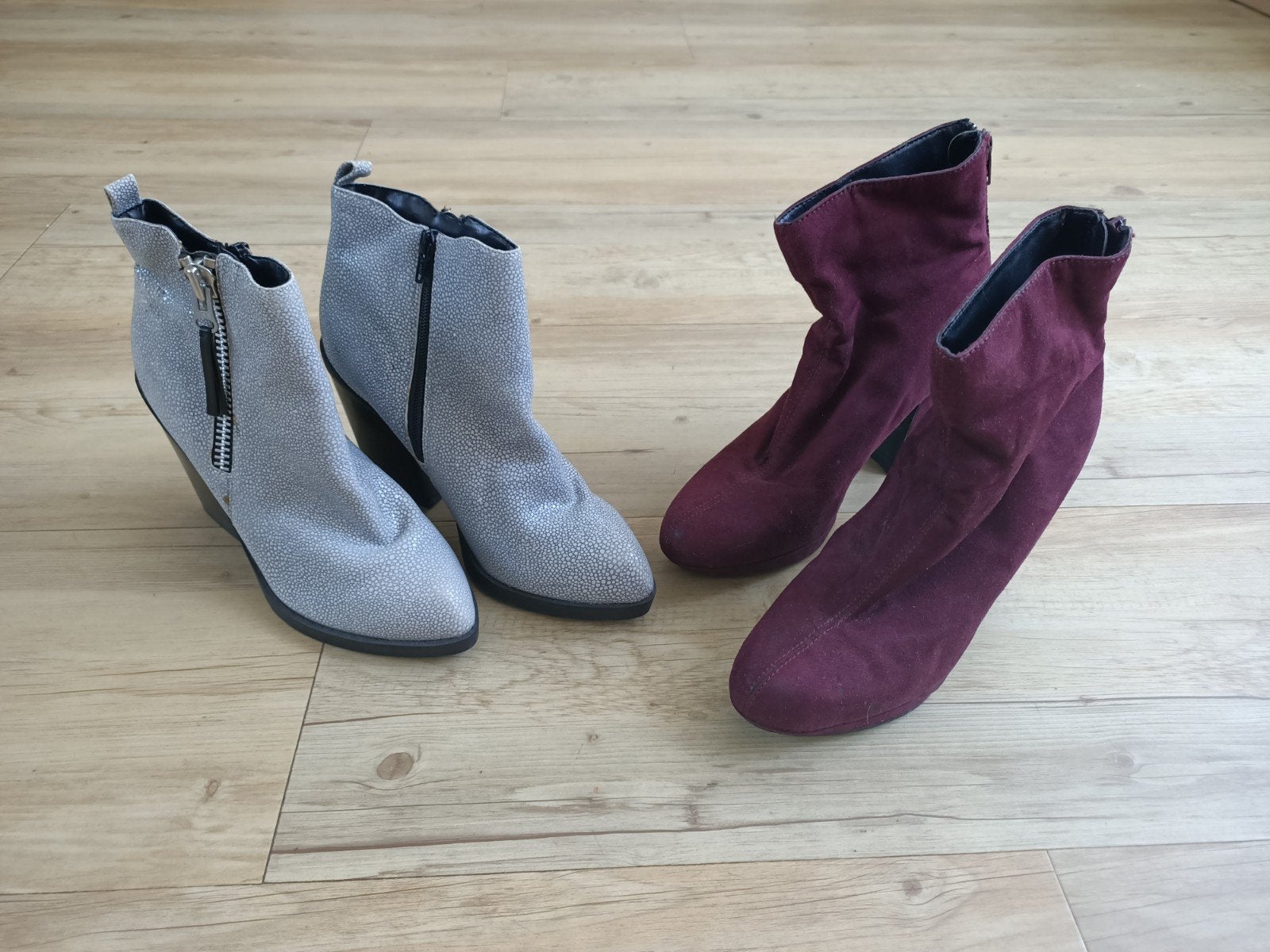 2 paar hakken maat 38 Grijs en Bordeauxrood, Kleding | Dames, Ophalen of Verzenden, Schoenen met hoge hakken, Grijs, Gedragen