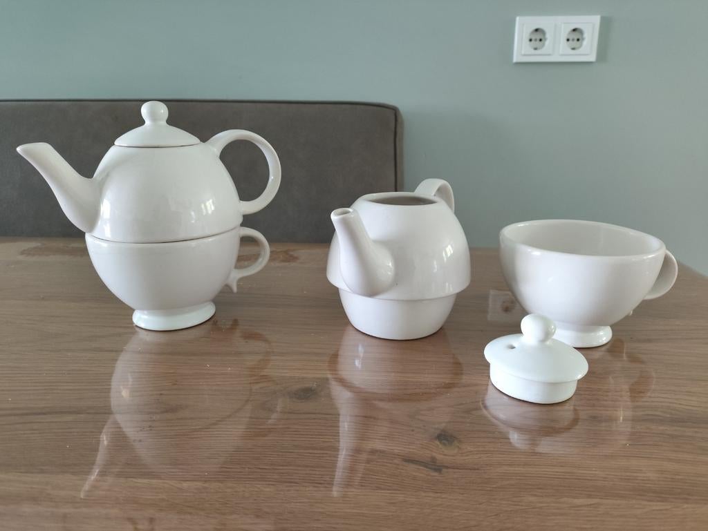 Witte theepot en theekopje 2 sets, Gebruikt, Keramiek, Ophalen of Verzenden, Effen