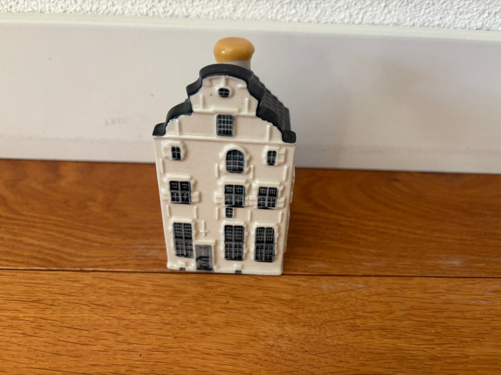 KLM huisje 84 (Perfecte staat), Verzamelen, Ophalen of Verzenden, Zo goed als nieuw, 61 t/m 80, Gevuld