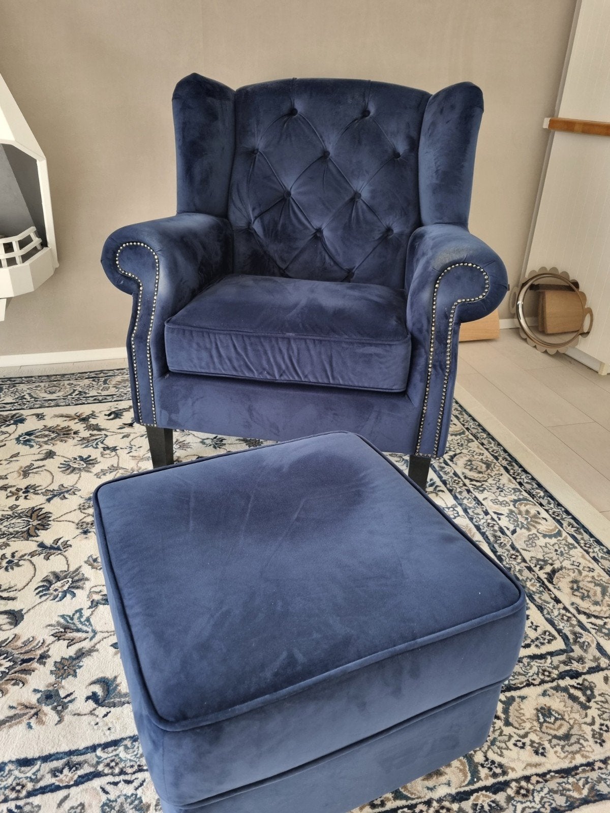 Stijlvolle blauwe fauteuil met poef - UrbanSofa by Era-New, 75 tot 100 cm, Ophalen of Verzenden, Zo goed als nieuw, 75 tot 100 cm