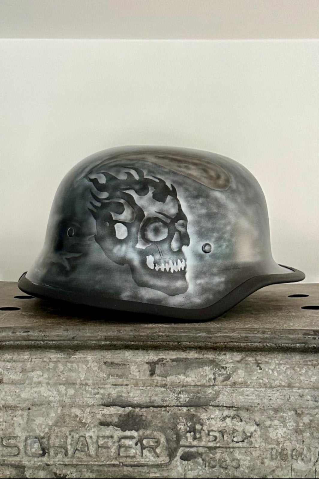 Duitse helm compleet geairbrusht met schedel design, Overige merken, Dames, Ophalen of Verzenden, Nieuw zonder kaartje