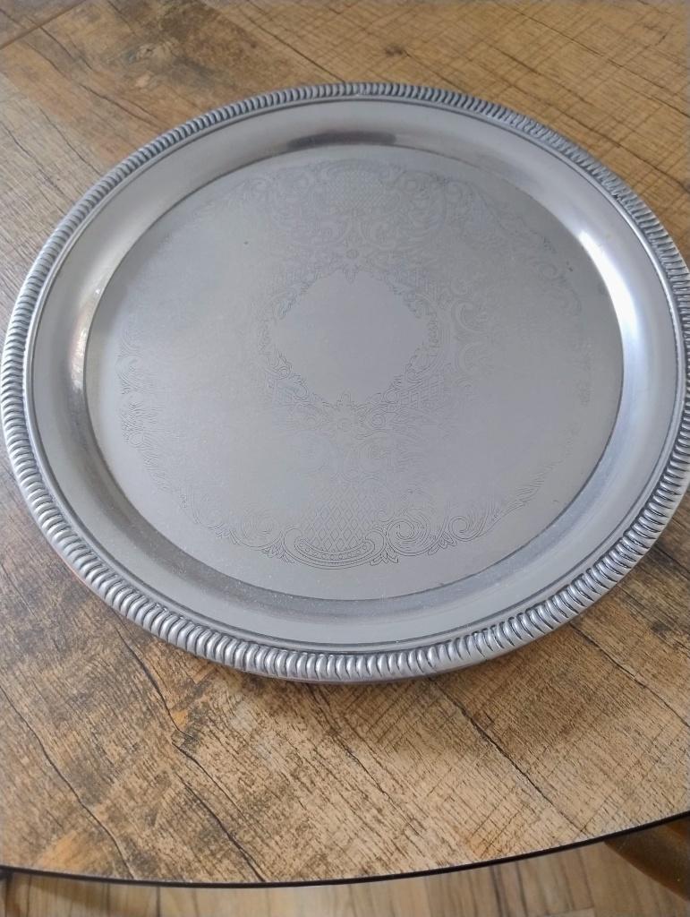 Mooi gedecoreerde zilveren of verzilverd bord, Ophalen of Verzenden, Zo goed als nieuw, Rond, Metaal