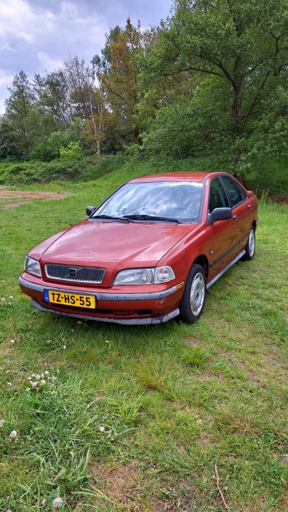 Volvo S40 1.6 I 16V 1998 Bruin, Auto's, Volvo, Voorwielaandrijving, 4 cilinders, Bruin, Origineel Nederlands