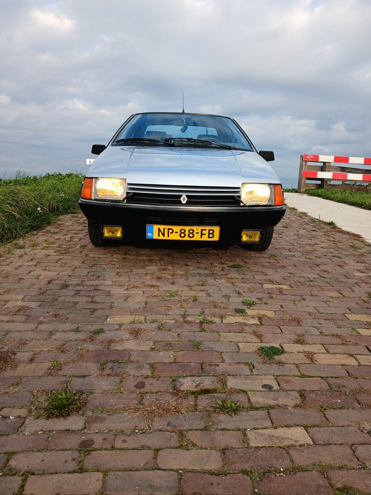 Renault Fuego 2.0 GTX 1985 Grijs, 1995 cc, 4 cilinders, Handgeschakeld, Particulier