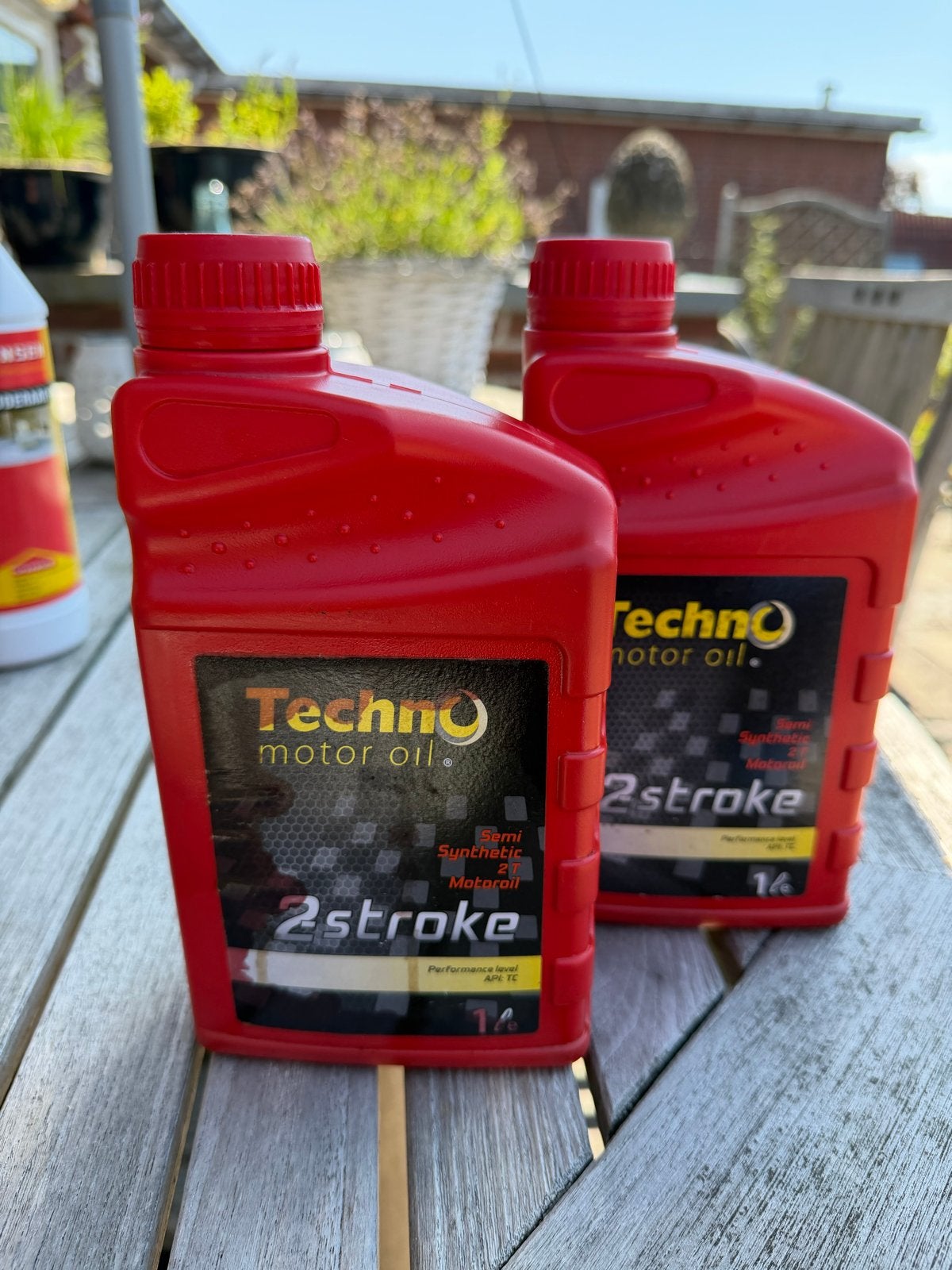 Techno 2-takt motorolie - 2 flessen van 1 liter, Motoren, Accessoires | Onderhoudsmiddelen, Ophalen of Verzenden