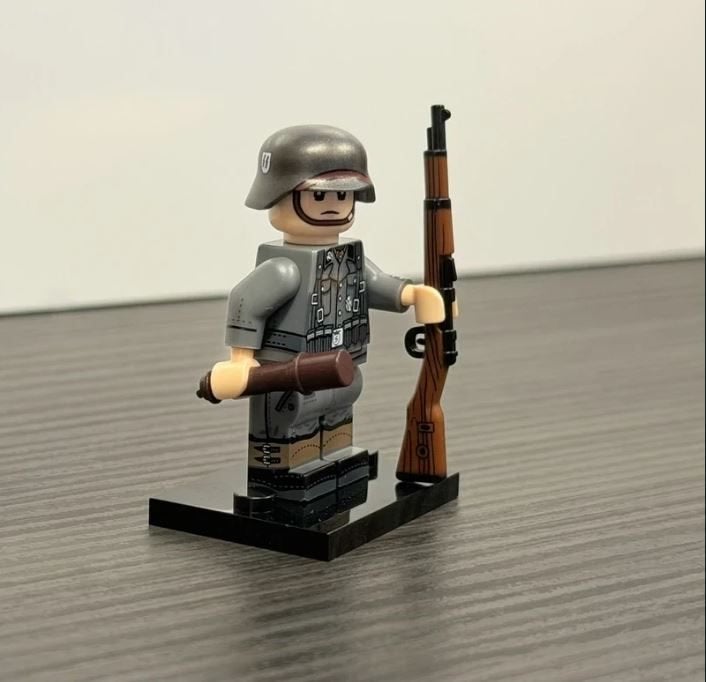 WW2 German Waffen Schutzstaffel minifig/minifigure., Verzamelen, Verzenden, Landmacht, Duitsland, Miniatuur of Beeldje