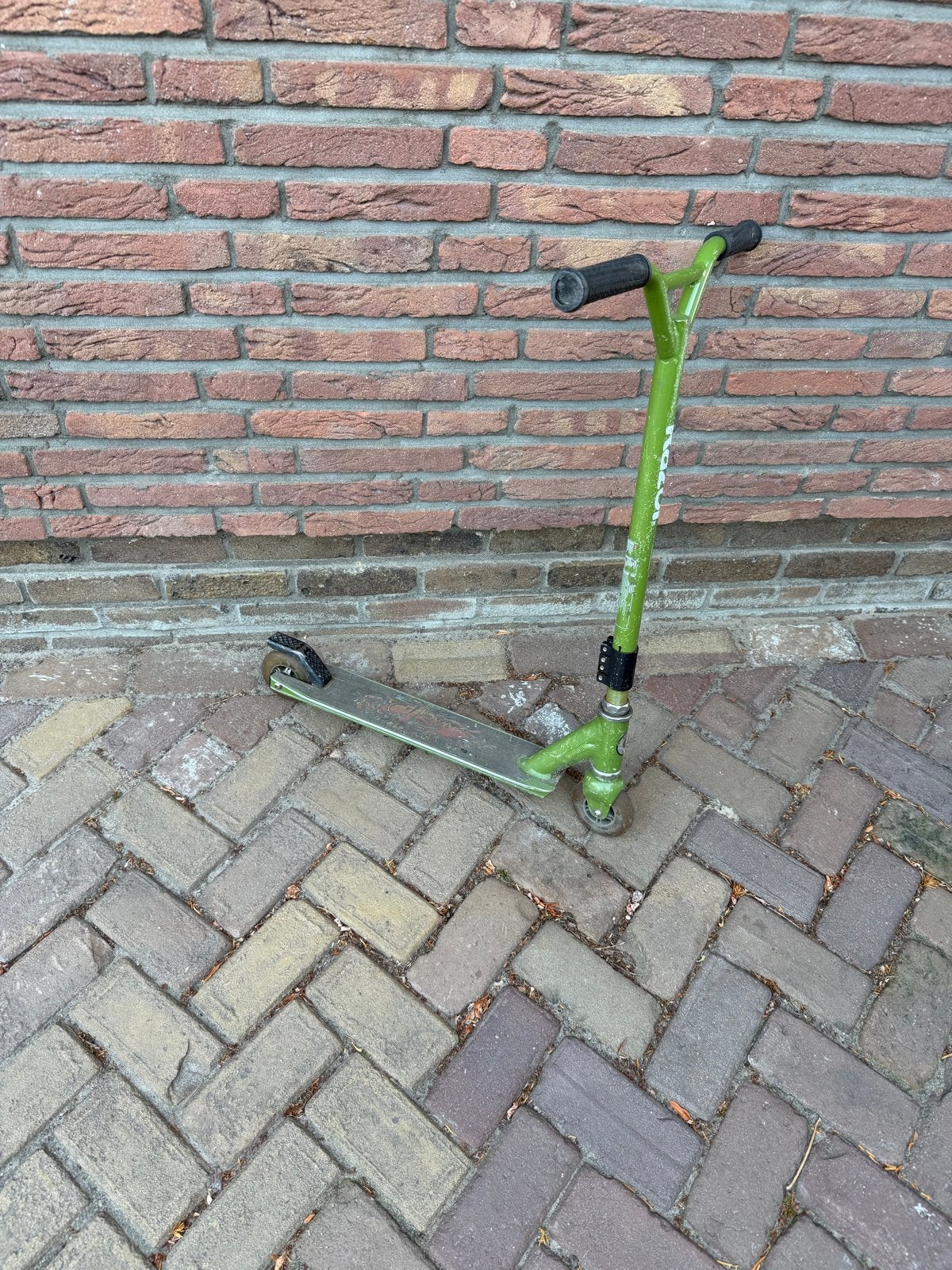 Gebruikte groene stuntstep, Fietsen en Brommers, Steps, Gebruikt, Gewone step, Ophalen
