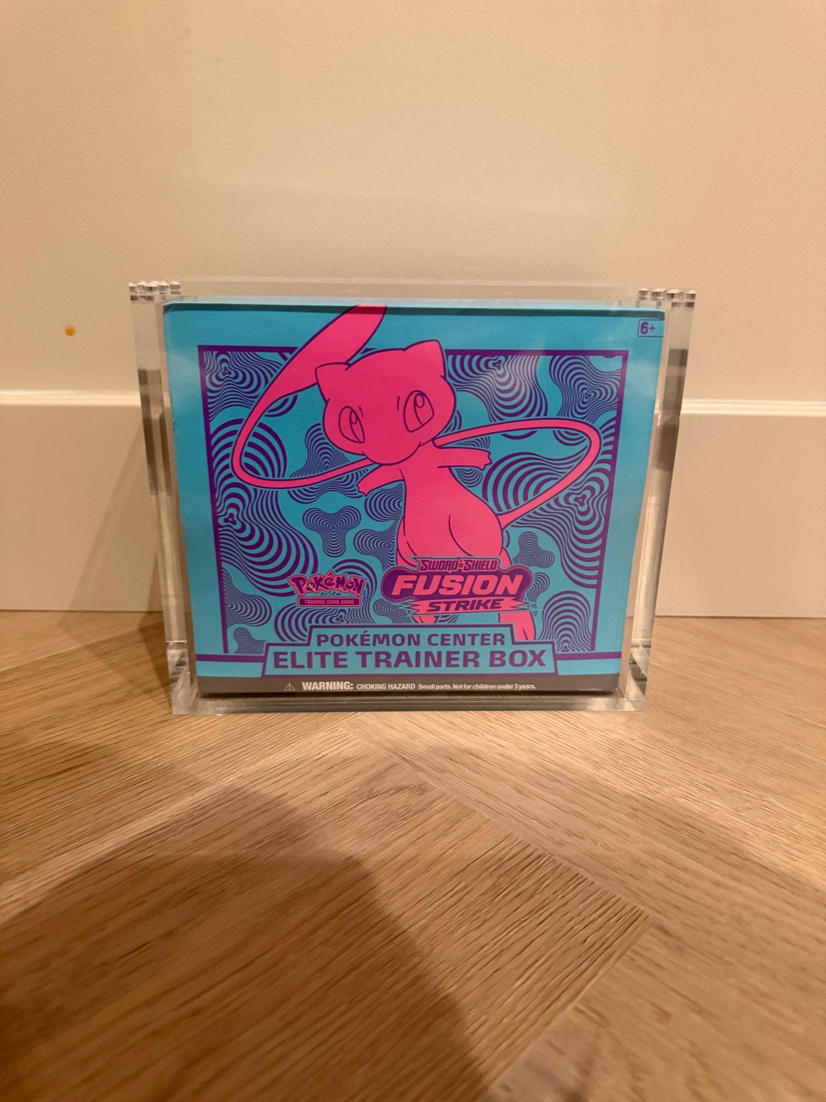 Pokémon Fusion Strike Elite Trainer Box (ETB) Mew, Ophalen of Verzenden, Nieuw, Overige typen