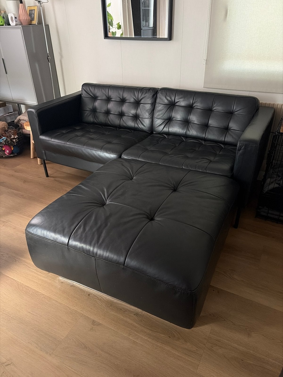 Zwarte leren bank van IKEA met hocker, Huis en Inrichting, Ophalen, Gebruikt, 150 tot 200 cm, Driepersoons