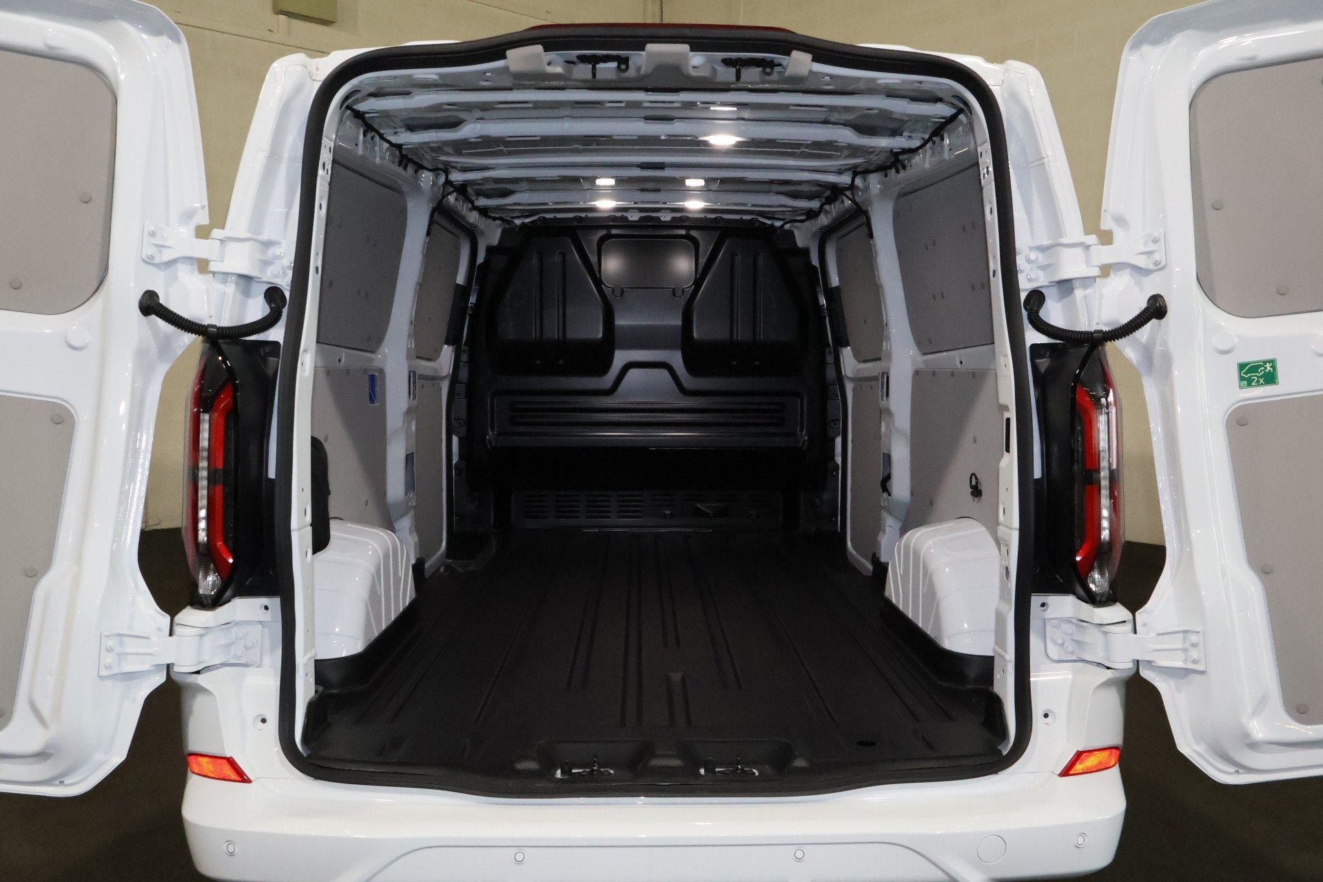Ford E-Transit Custom L2 H1 Sport 71 kWh 2x Schuifdeur, Automaat, Gebruikt, Wit, 2223 kg