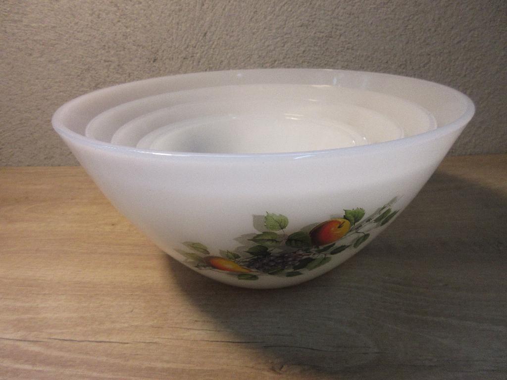 Vintage arcopal fruit set schalen, Huis en Inrichting, Keuken | Servies, Overige materialen, Gebruikt, Ophalen of Verzenden, Bord(en)