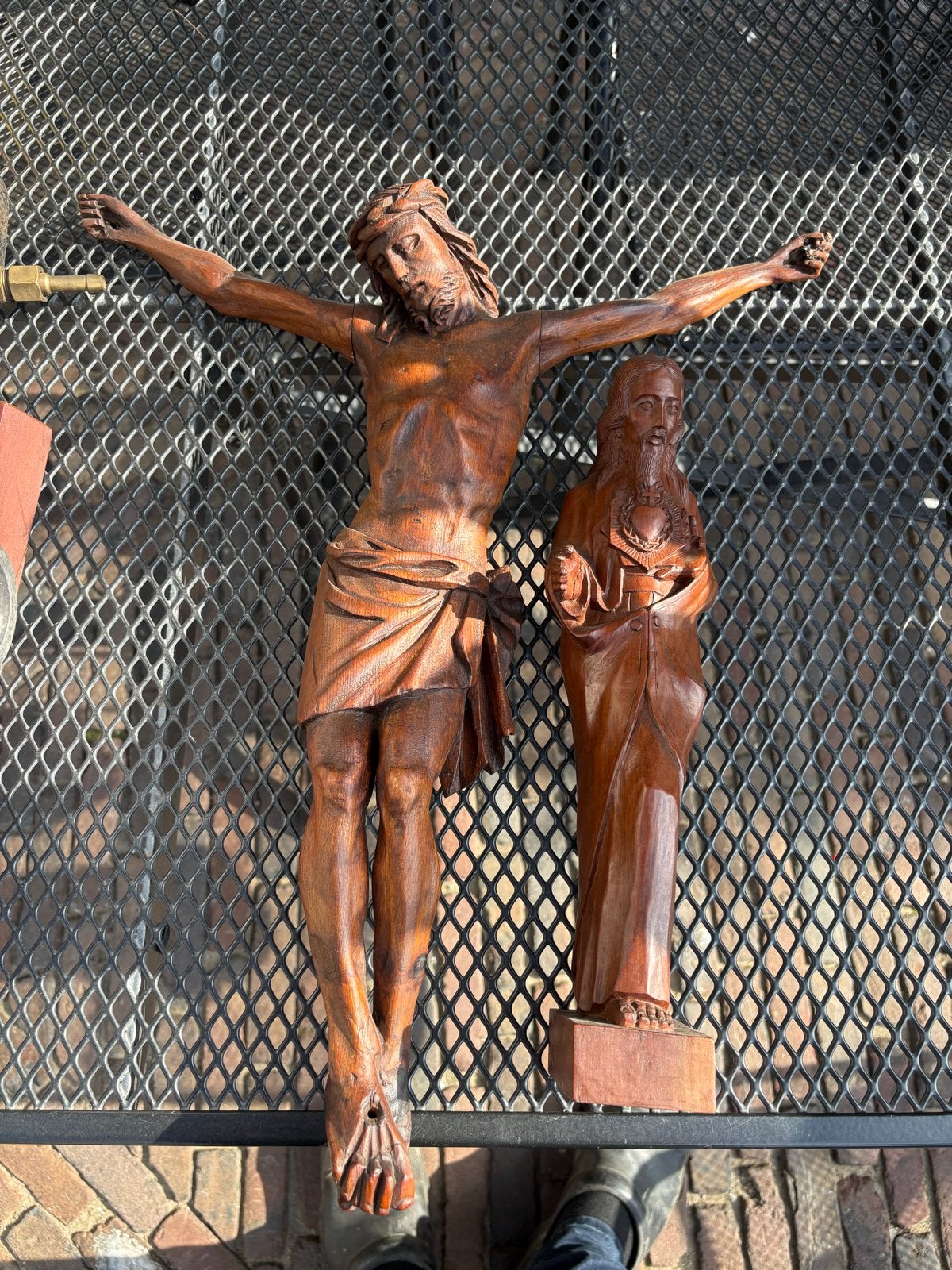 Handgesneden houten Christusbeeld en heiligenbeeld, Antiek en Kunst, Ophalen
