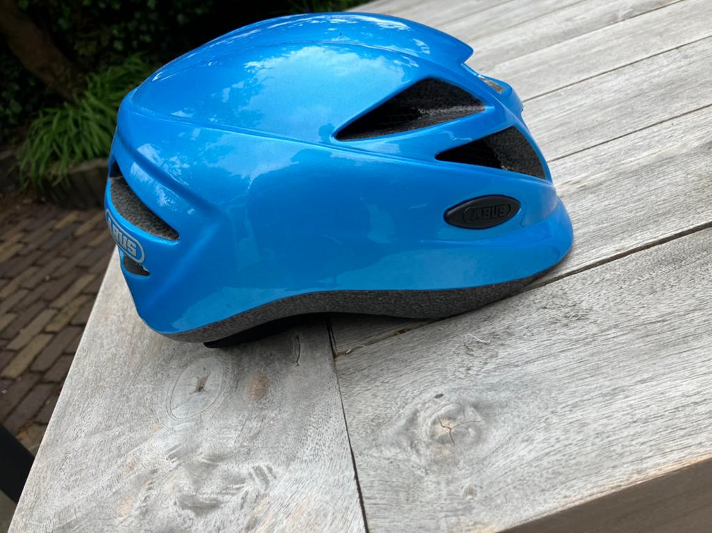 ABUS kinderhelm Blauw - Veiligheid en Comfort voor Kinderen, Ophalen, Zo goed als nieuw, Overige maten, Jongen of Meisje