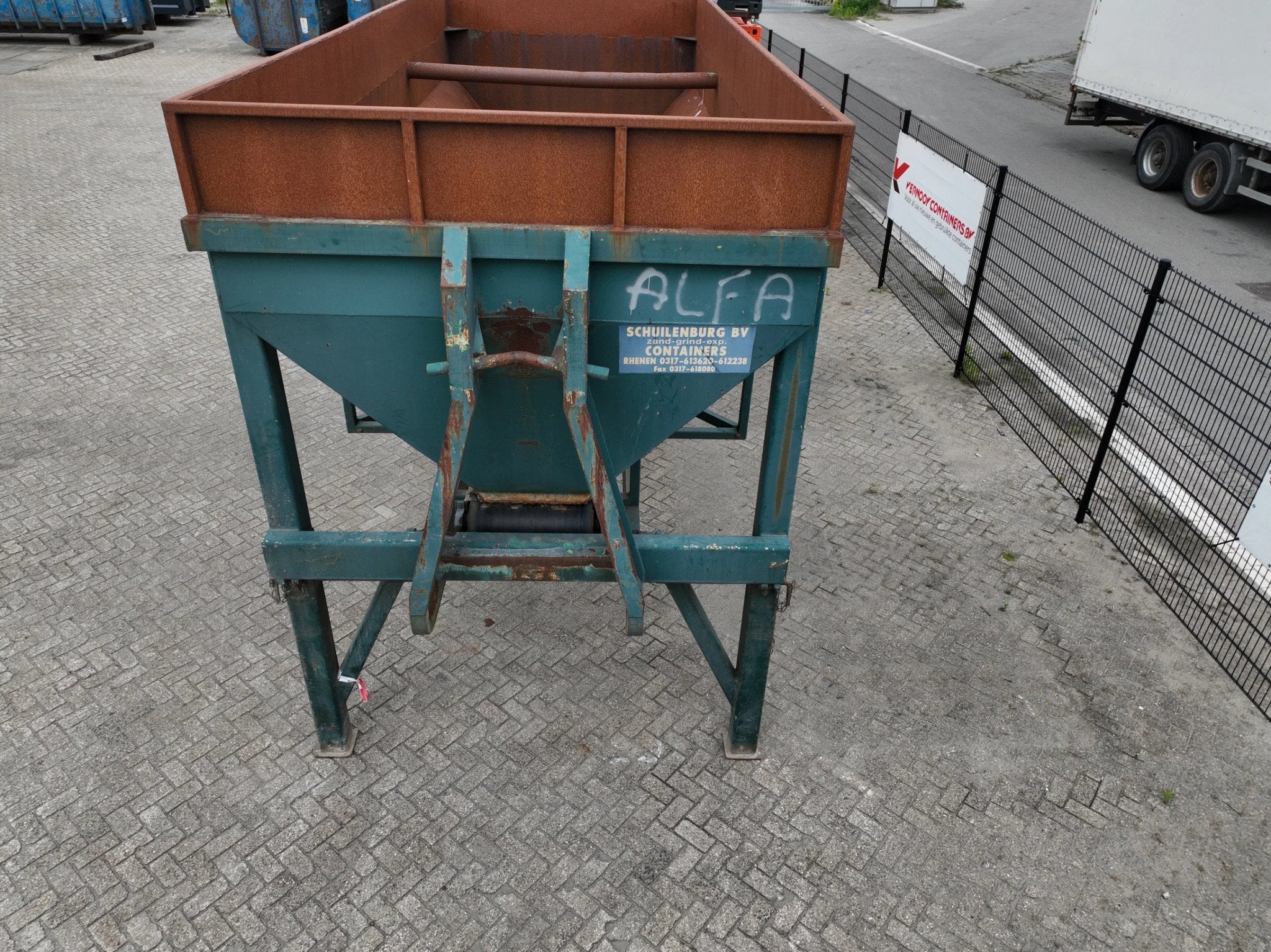 VERNOOY ZANDVUL MACHINE 1777, Dave Vernooij, Dave@vernooy.nl, Kellensedwarsweg 9
4004 JC  Tiel, NL