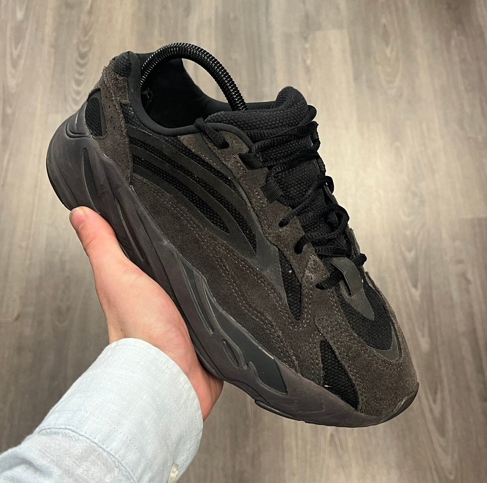 Adidas Yeezy 700 V2 Vanta sneakers - Maat 40 2/3, Kleding | Heren, Schoenen, Zwart, Ophalen of Verzenden, Sneakers of Gympen, Zo goed als nieuw
