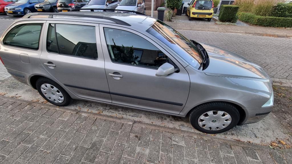 Skoda Octavia 1.6 Combi 2007, Auto's, Voorwielaandrijving, Stof, Zwart, 4 cilinders