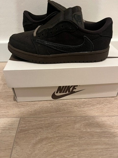 Jordan 1 Low Travis Scott Brown Velvet - Maat 31.5, Bruin, Nike Jordan, Nieuw, Ophalen of Verzenden