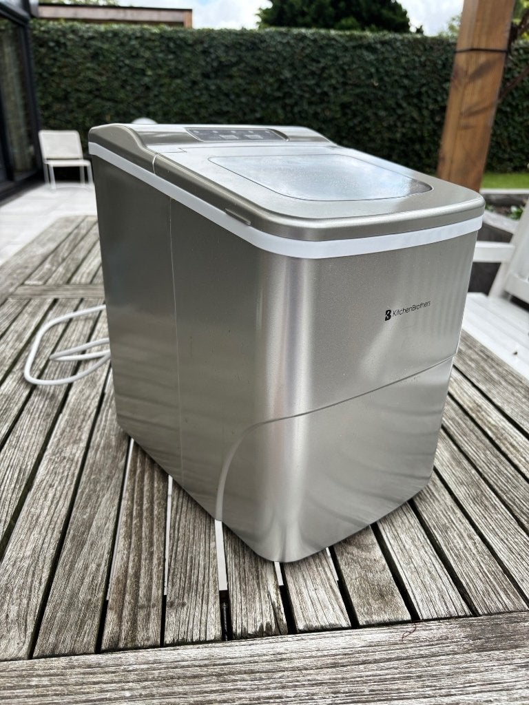 IJsmachine KitchenBrothers (voor blokjes ijs), Ophalen, Zo goed als nieuw, Zelfvriezend