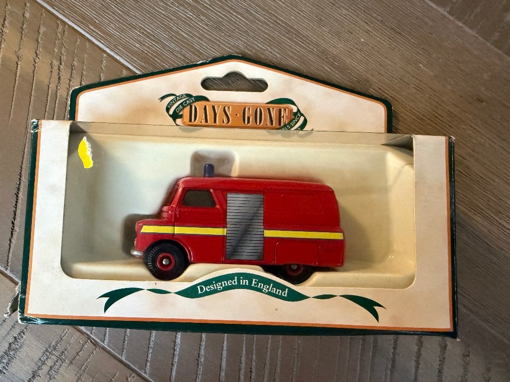 Days Gone Bedford CA Fire Assistance - NOS - 1:76, Ophalen of Verzenden, Nieuw, Bus of Vrachtwagen