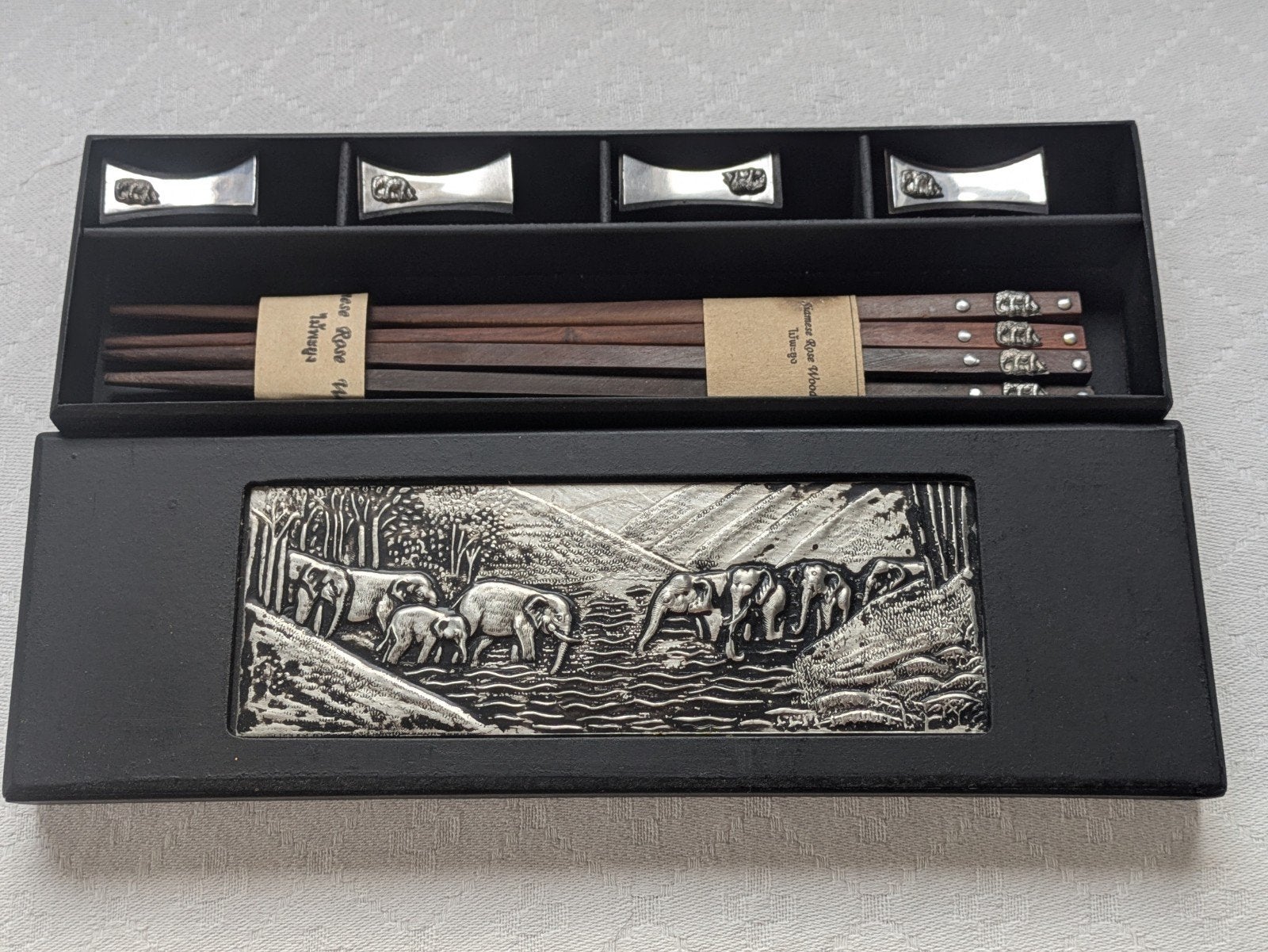 Luxe Thaise Eetstokjes Set Siamese Rosewood & Tinnen Olifant, Antiek en Kunst, Ophalen of Verzenden
