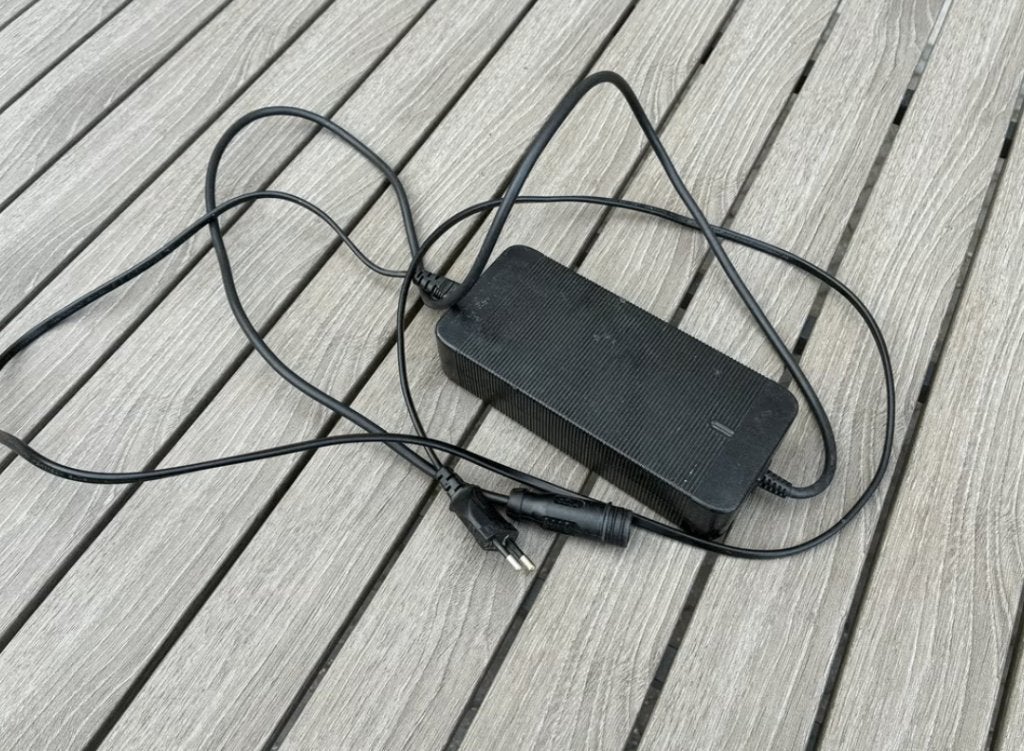 QWIC Premium MN7D E-bike Oplader, Verzenden, Zo goed als nieuw