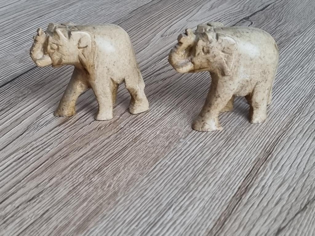 Mooi Vintage Setje van 2 Geluks Olifanten Marmer - Speksteen, Verzamelen, Beelden en Beeldjes, Verzenden, Gebruikt, Dier