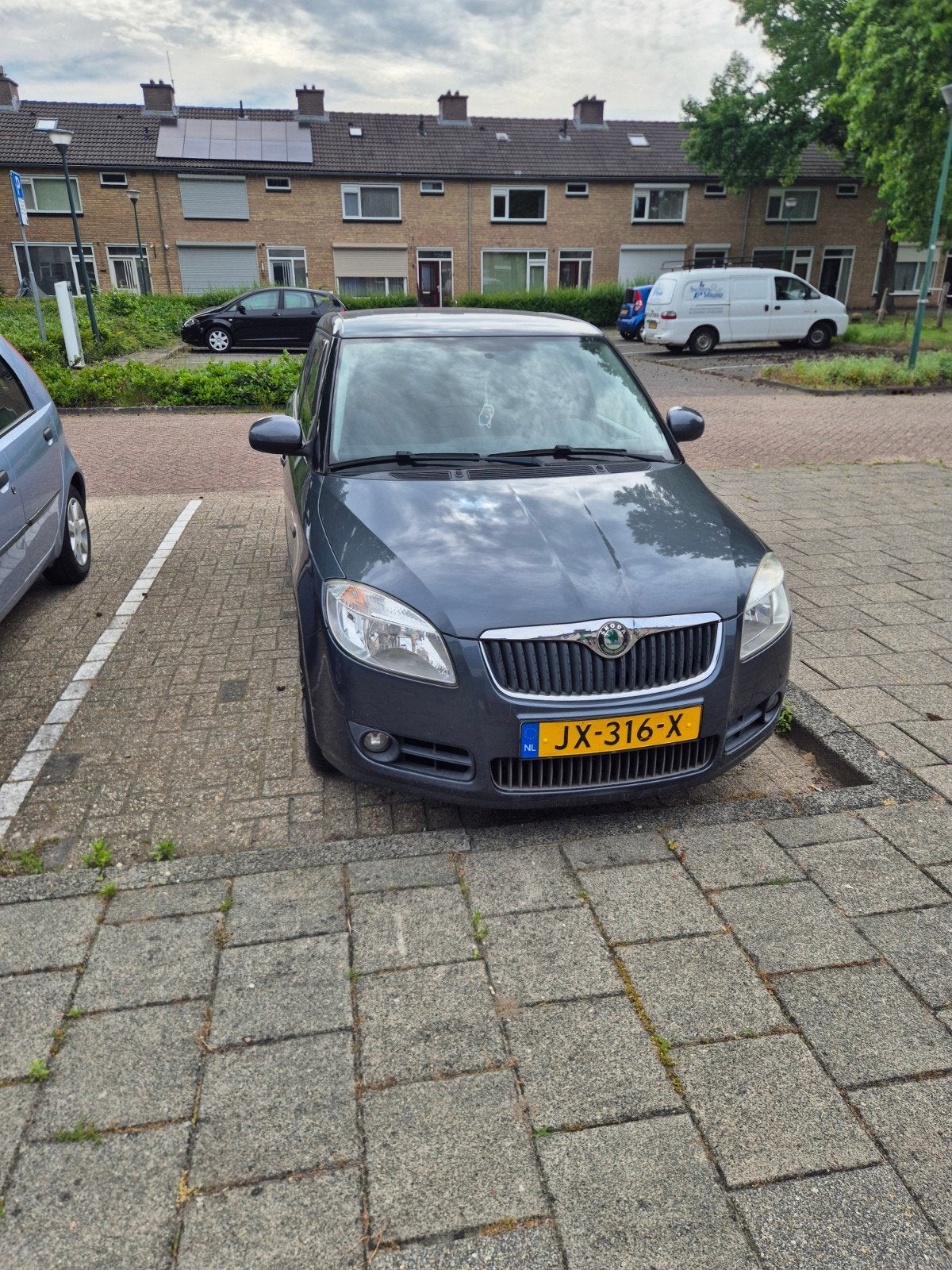 Skoda Fabia 1.6 16V 77KW AUT 2009 Grijs, Auto's, 4 cilinders, 49 €/maand, 1000 kg, Fabia