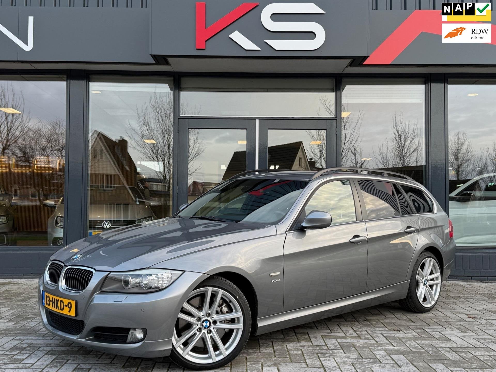 BMW 3-serie Touring 330xi High Executive Xenon Leder Carplay, Auto's, BMW, Automaat, Zwart, 2996 cc, Vierwielaandrijving