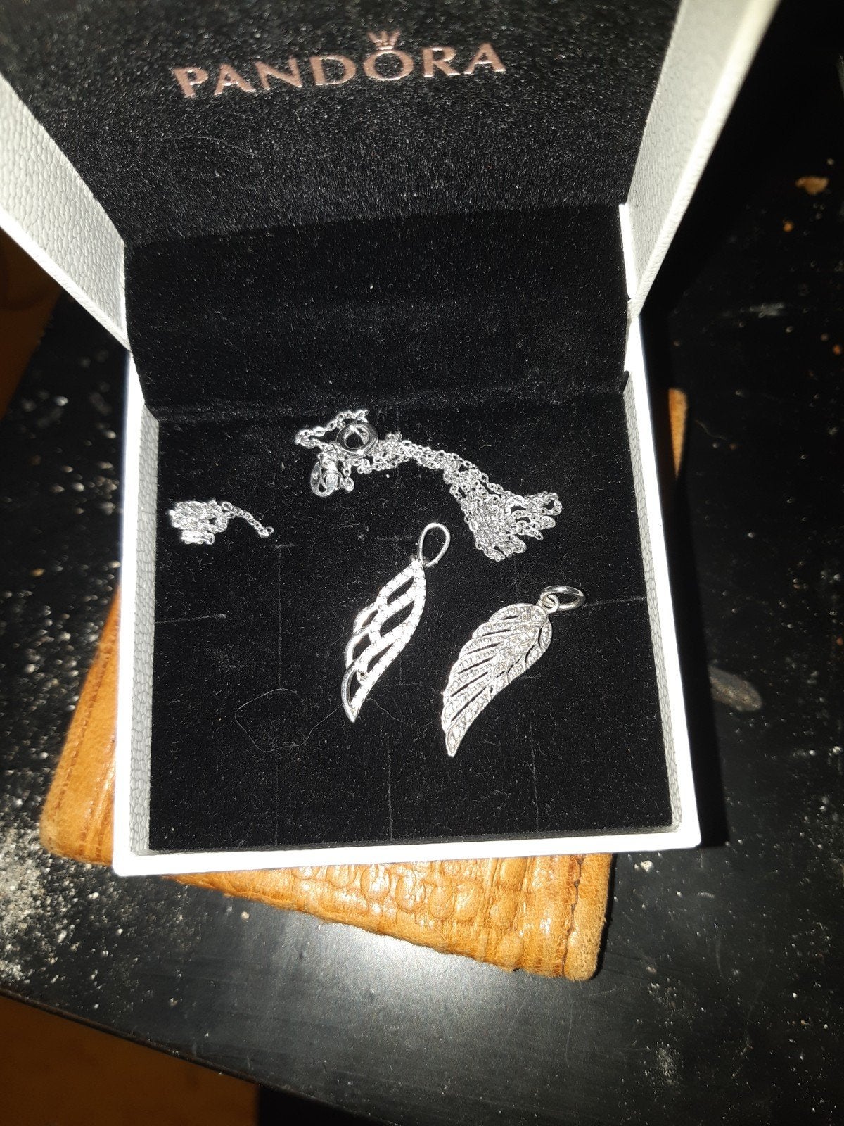 Pandora ketting met twee bedels (veren), Sieraden, Tassen en Uiterlijk, Kettingen, Ophalen of Verzenden, Zo goed als nieuw, Met kristal