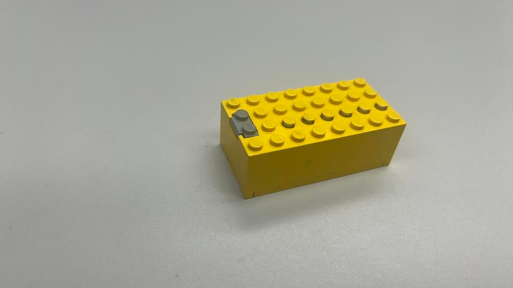 SB2876 Lego batterijbox  9 volt 4760c01 geel, Ophalen of Verzenden, Zo goed als nieuw