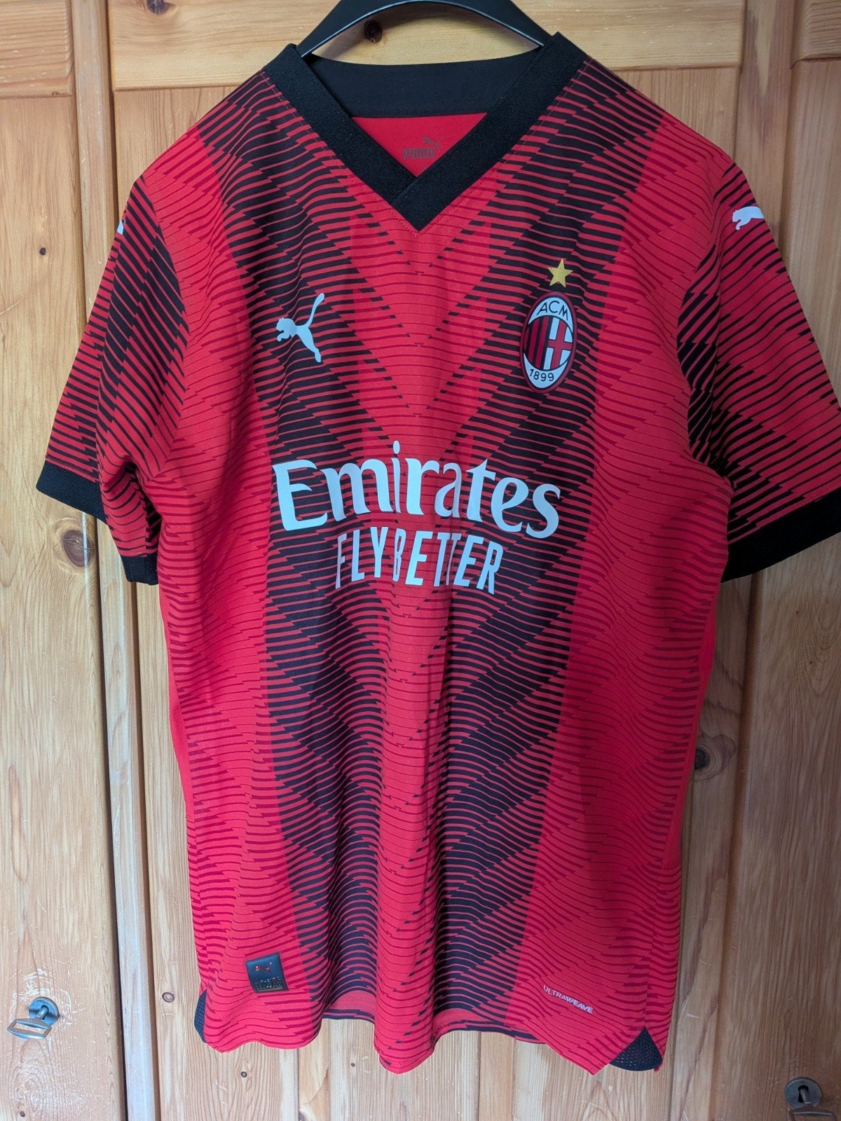Voetbalshirt AC Milan seizoen 2023-2024 in nieuwstaat, Ophalen of Verzenden, Zo goed als nieuw, Shirt