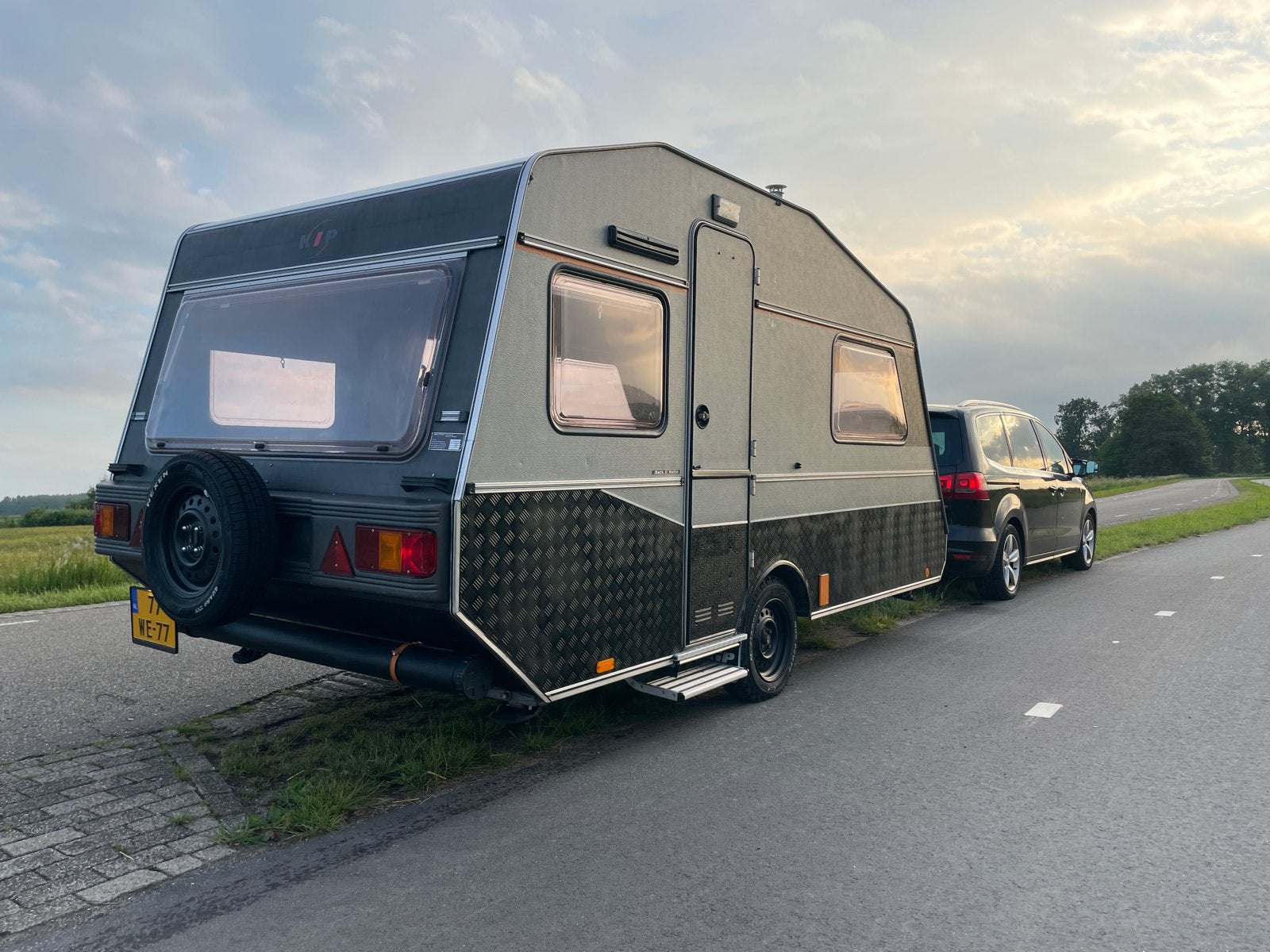 Kip Greyline KG40RZ Outback Edition - Volledig Gerenoveerd, Caravans en Kamperen, Rondzit, Kip, 750 - 1000 kg, Particulier