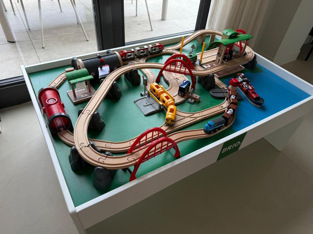 Brio treinset deluxe & brio tafel, Ophalen, Zo goed als nieuw
