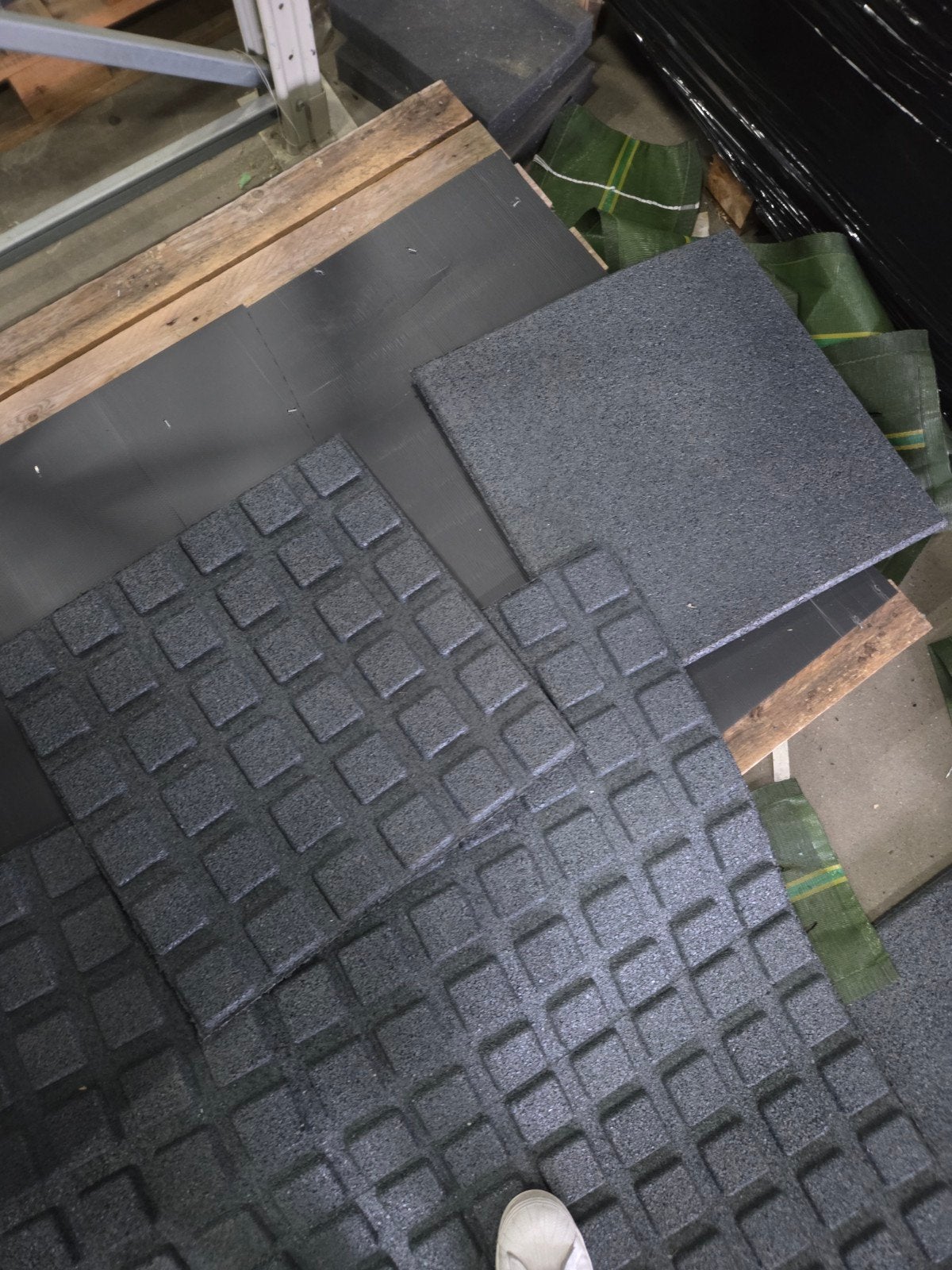 Rubberen rubber tegel grijs sportschool of garage, Gebruikt, 60 cm of meer, Vloertegels, Overige materialen