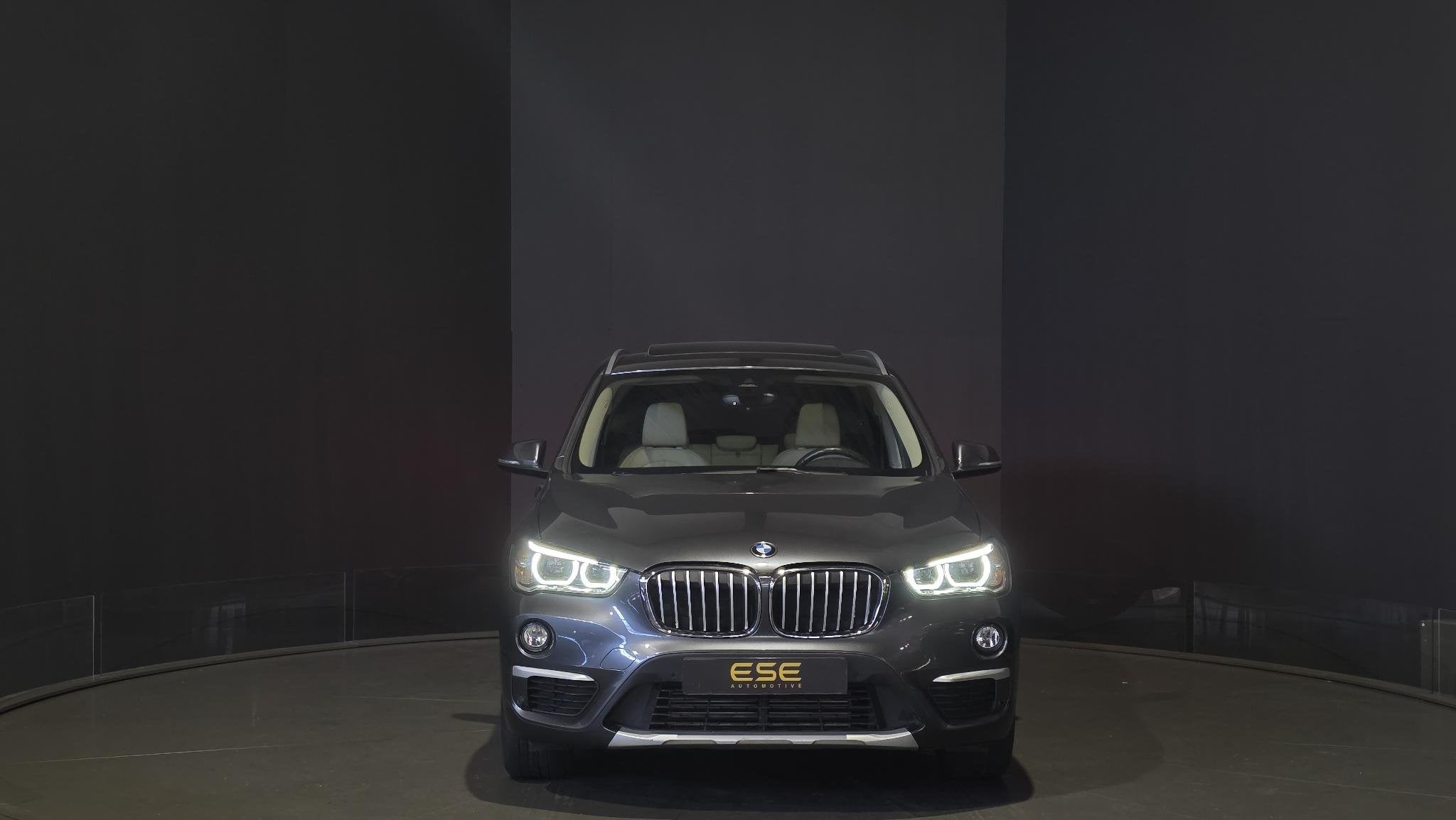 Foto 10 van BMW X1 xDrive20i Executive | Panorama | Hud | Sfeer | Camera