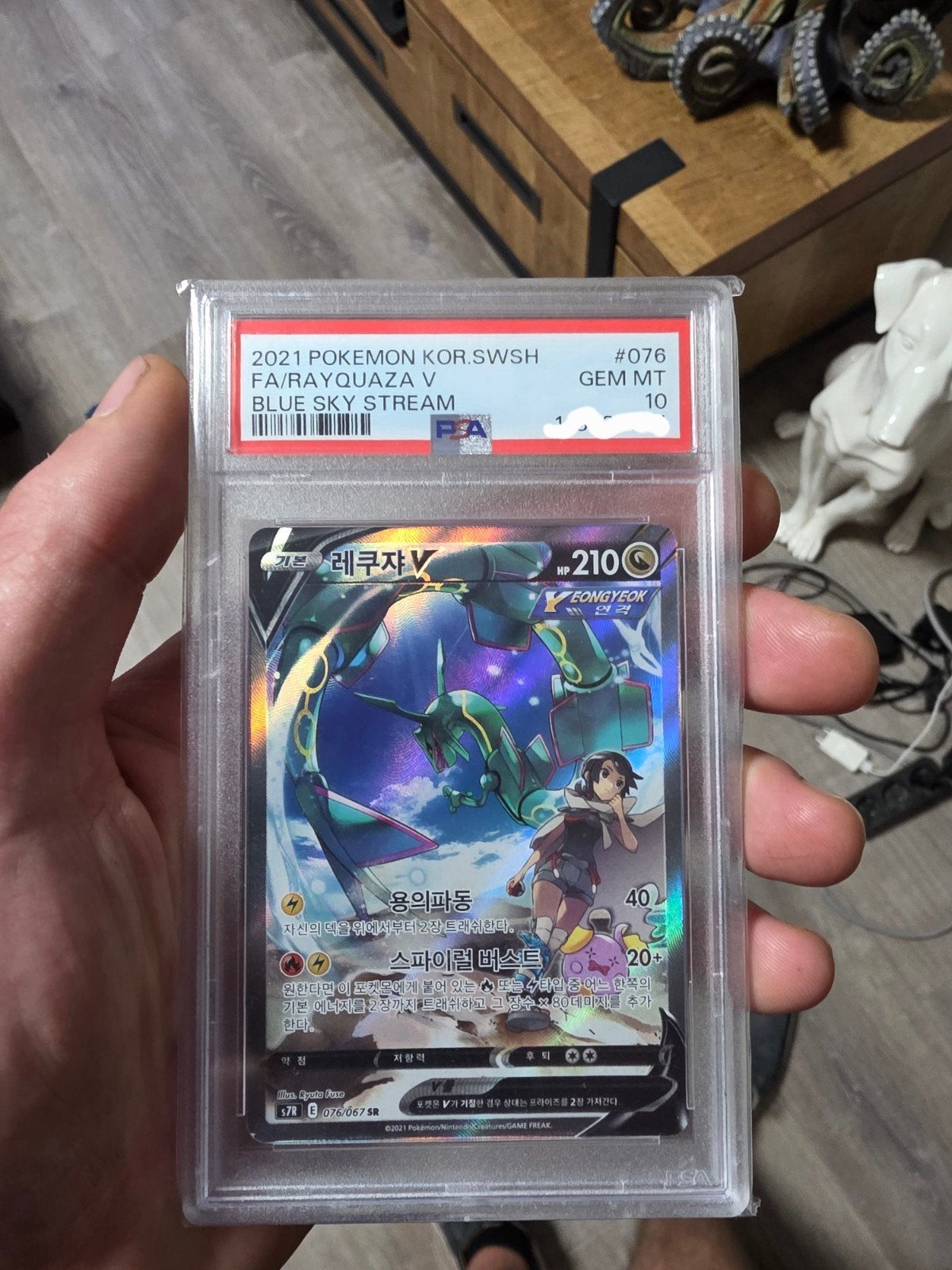 PSA 10 Rayquaza V 076/067 Blue Sky Stream pop 347, Ophalen, Zo goed als nieuw, Losse kaart, Foil