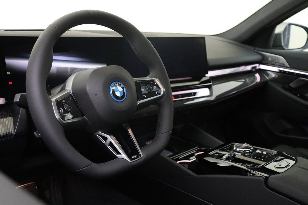 BMW i5 Touring eDrive40 M Sport / Panoramadak / Trekhaak / B, Auto's, BMW, Automaat, Achterwielaandrijving, Zwart, Nieuw