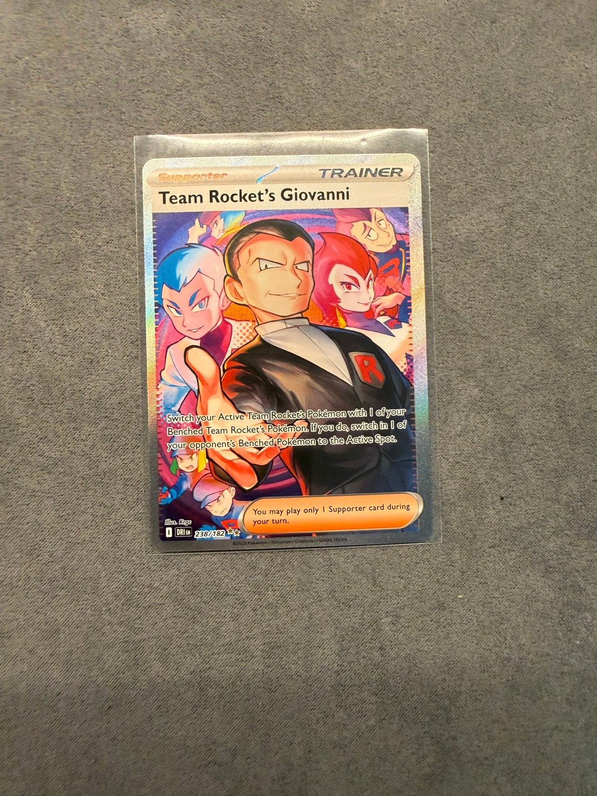 Team Rocket's Giovanni Full Art Trainer Pokémon (DRI 238), Ophalen, Zo goed als nieuw, Losse kaart, Foil