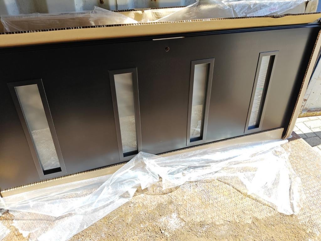 Nieuwe donker grijs/zwart buitendeur  deco matglas, Doe-het-zelf en Verbouw, Deuren en Horren, Ophalen of Verzenden, Nieuw, Binnendeur
