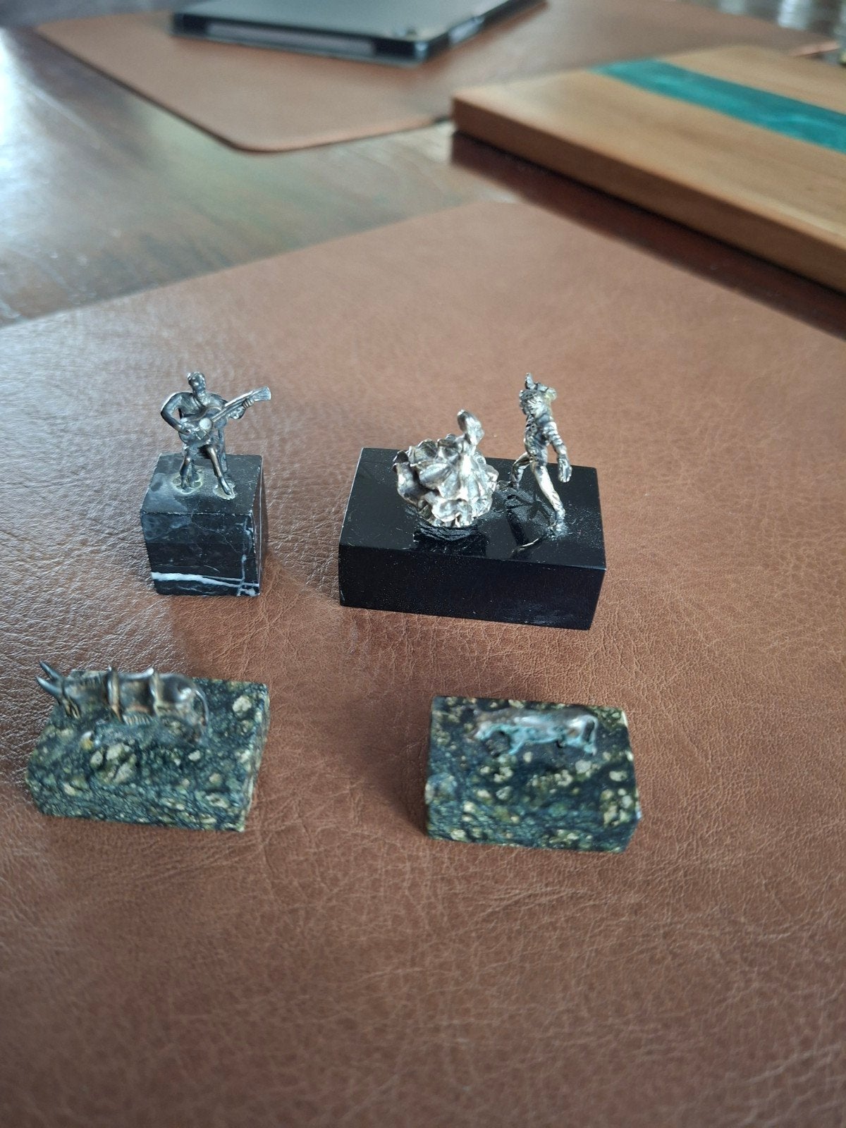 Miniatuur sculpturen set: ezel, stier, dansers, gitarist, Minder dan 20 cm, Ophalen of Verzenden, Zoogdier, Op sokkel