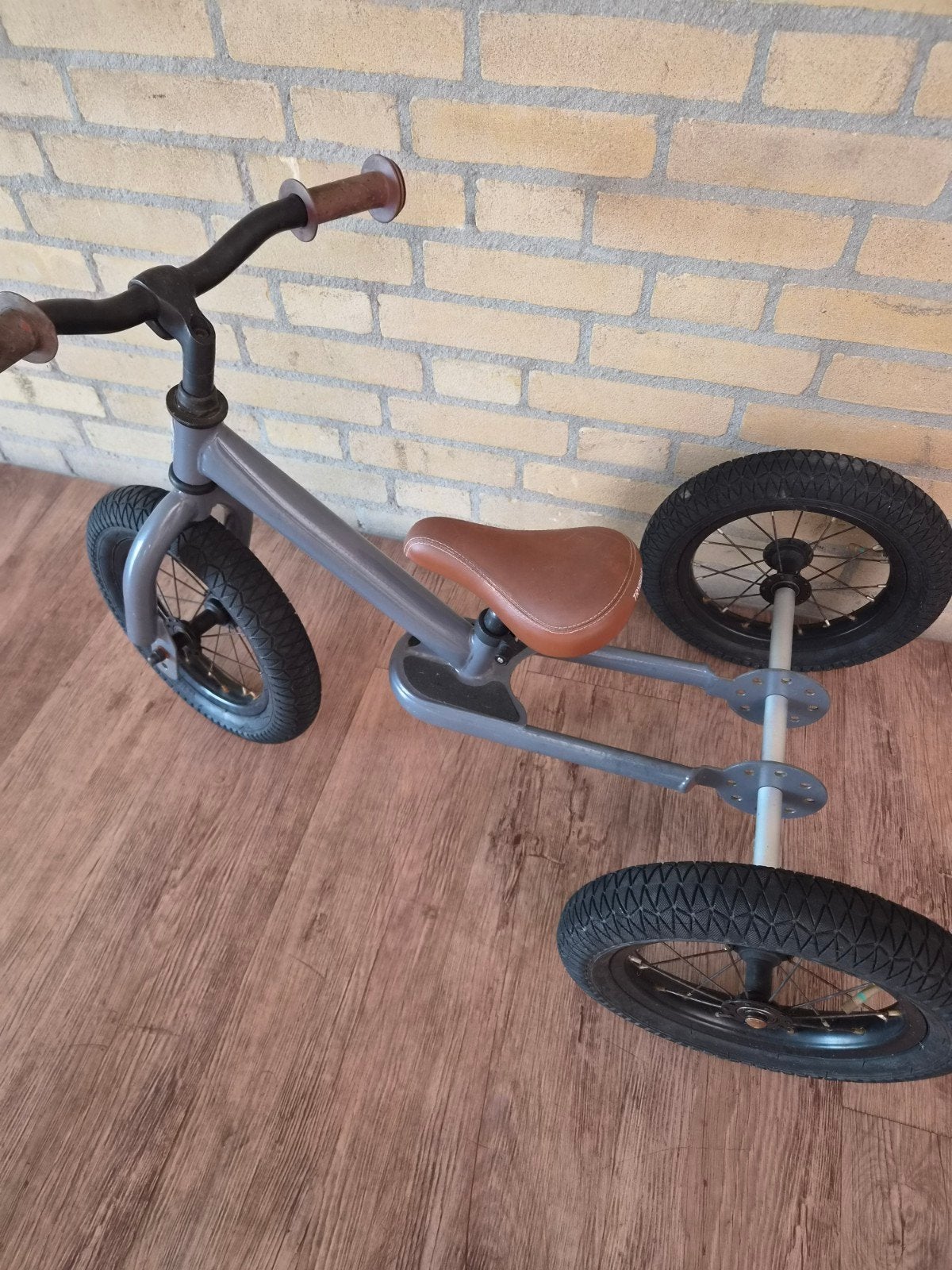 Trybike loopfiets/driewieler - Grijs met bruin zadel, Fietsen en Brommers, Ophalen of Verzenden, Gebruikt, 16 tot 20 inch, Trybike