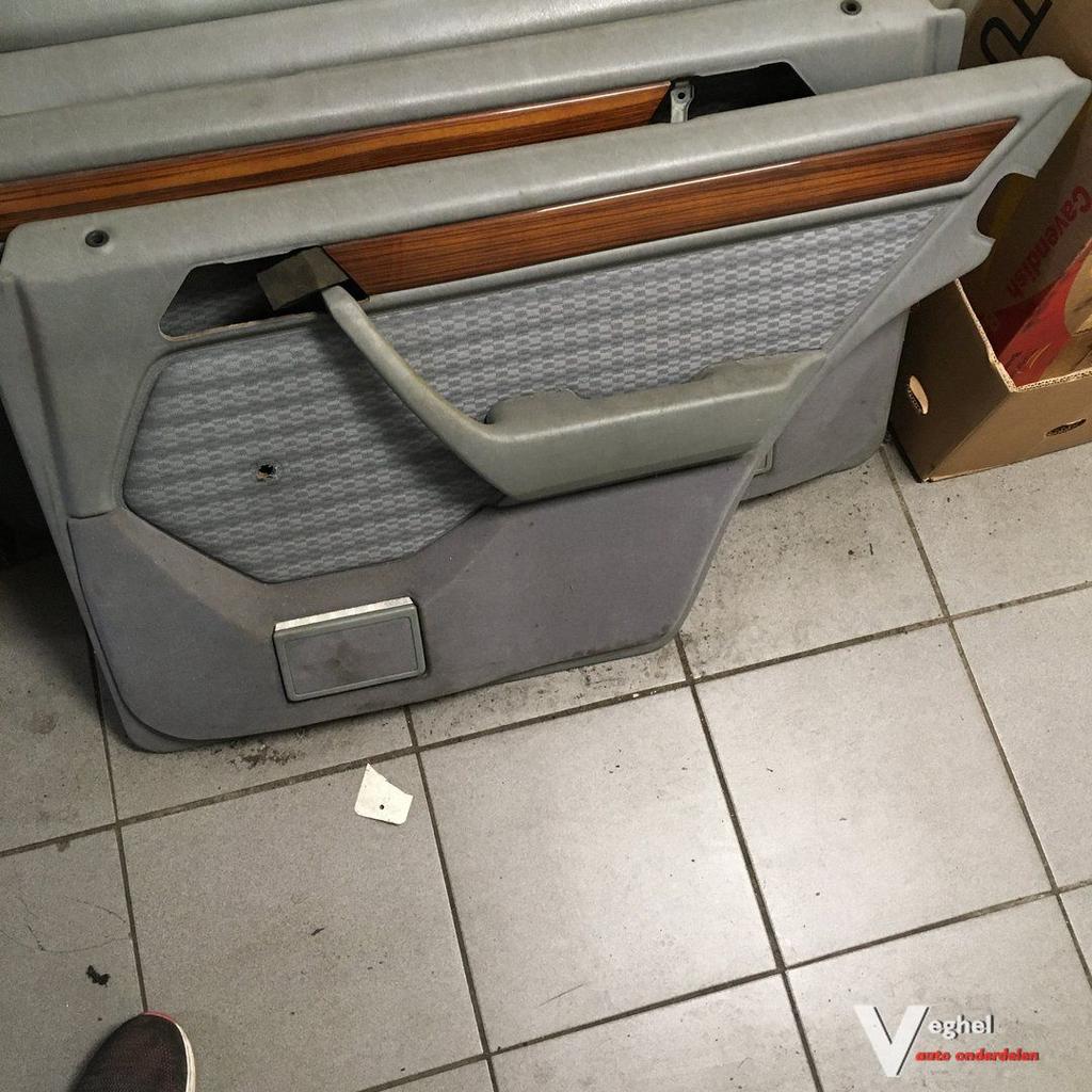 Mercedes W124 1992 sedan Deurpanelen, Gebruikt, -, -, Ophalen of Verzenden