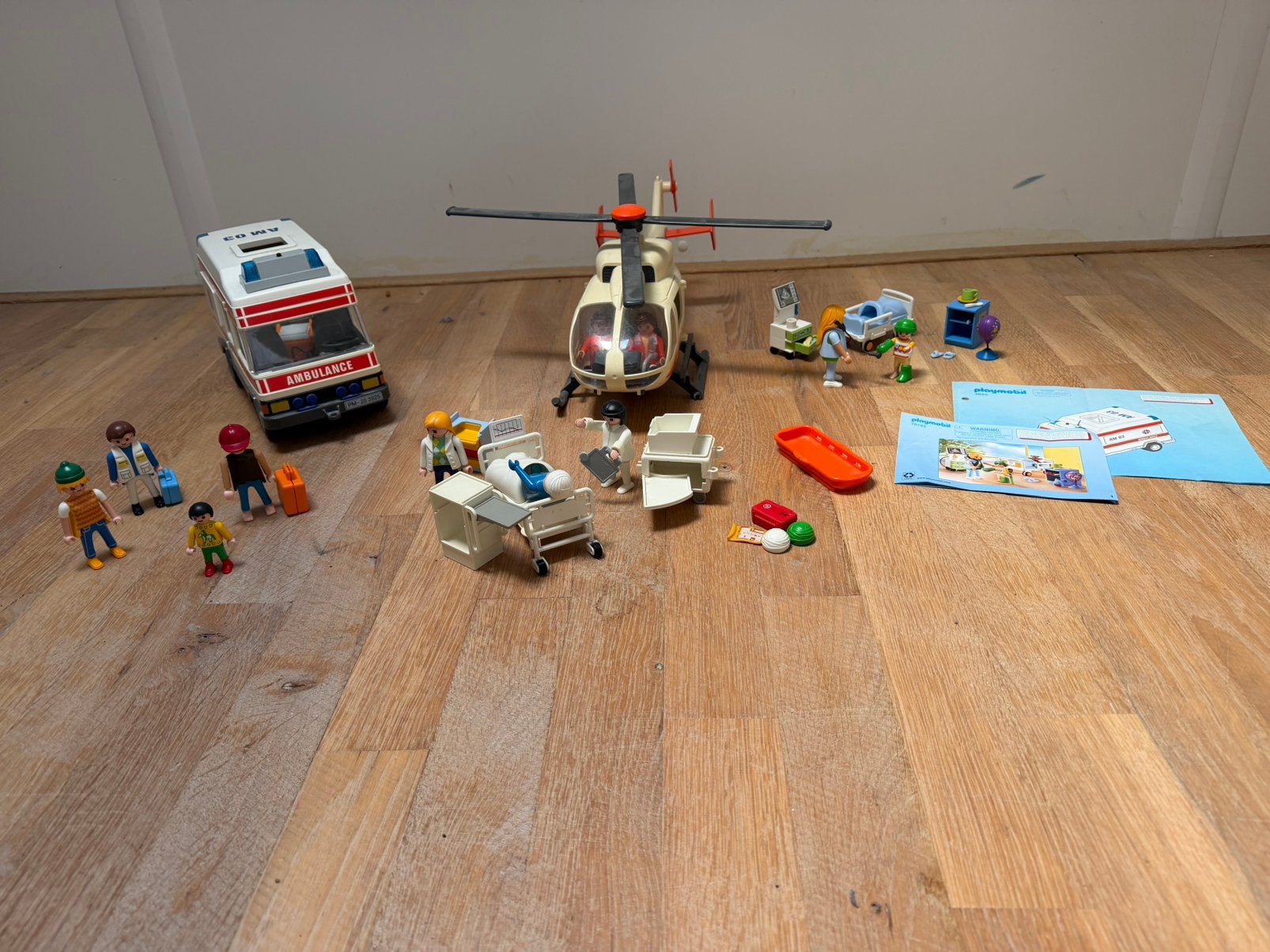 Playmobil ambulance + helicopter en bed, Gebruikt, Losse onderdelen, Overige typen, Ophalen of Verzenden