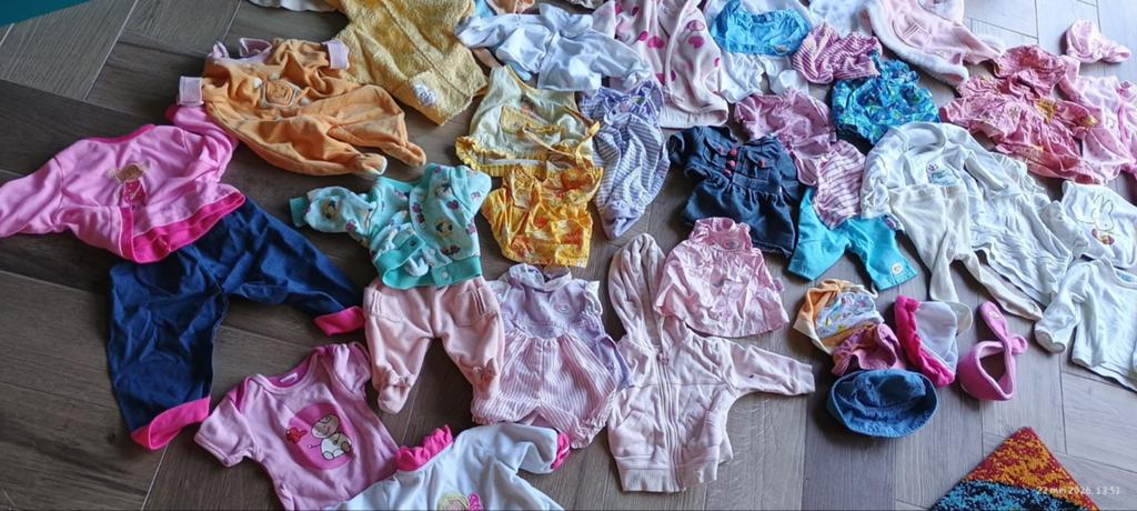 Uitgebreide set poppenkleding met accessoires, Verzenden